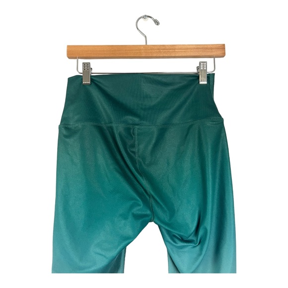 ALO Yoga Airbrush Green Gradient Evermint Ombré Capri Leggings | Size Medium - Picture 7 of 8